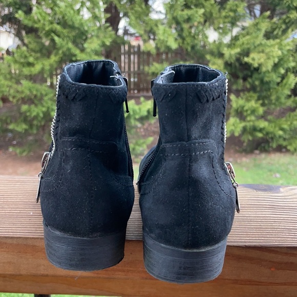 G by Guess Black Booties with zippers and sparkle detail size 6 - Picture 4 of 6
